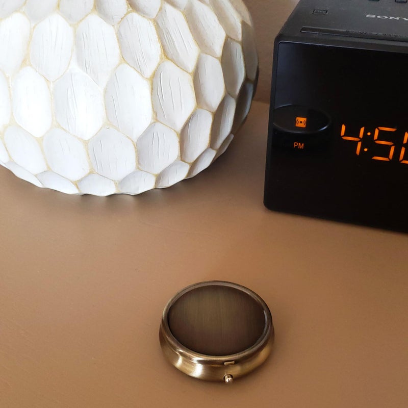 Houder Classy Brass Pill Box - Decorative Pill Case with Gift Box - Carry Your Meds in Style (Round) - Image 5